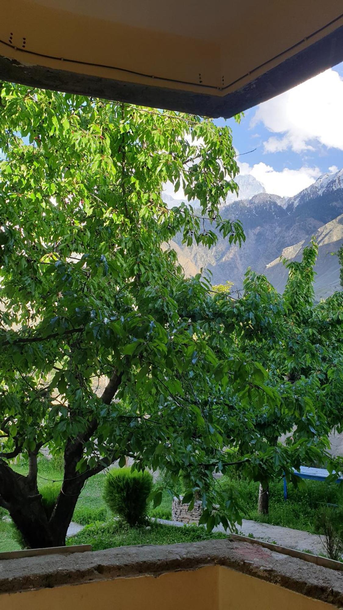 Hikal Guest House Karimabad  Buitenkant foto