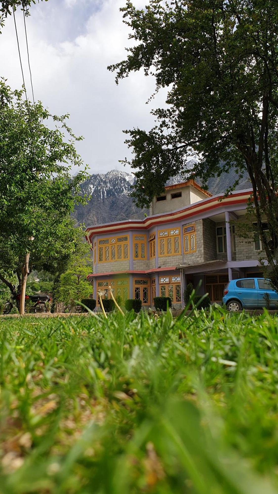 Hikal Guest House Karimabad  Buitenkant foto